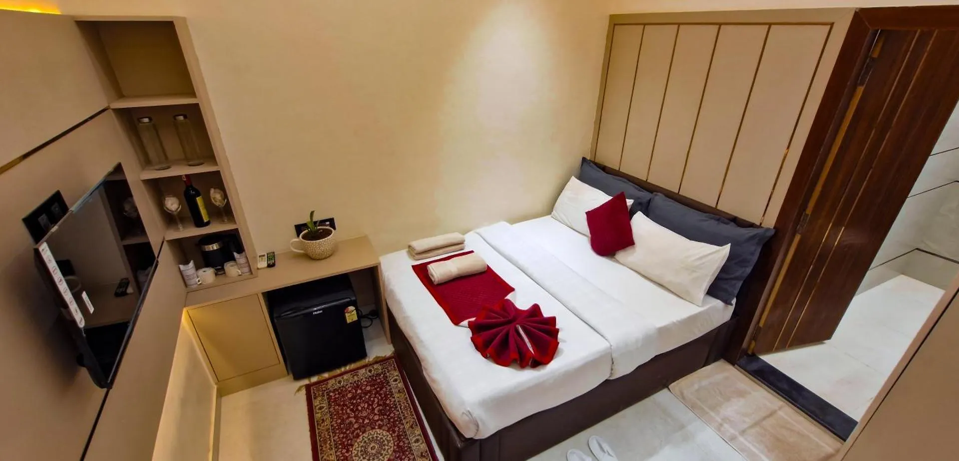 The Vacation Villa Agra  Hotel